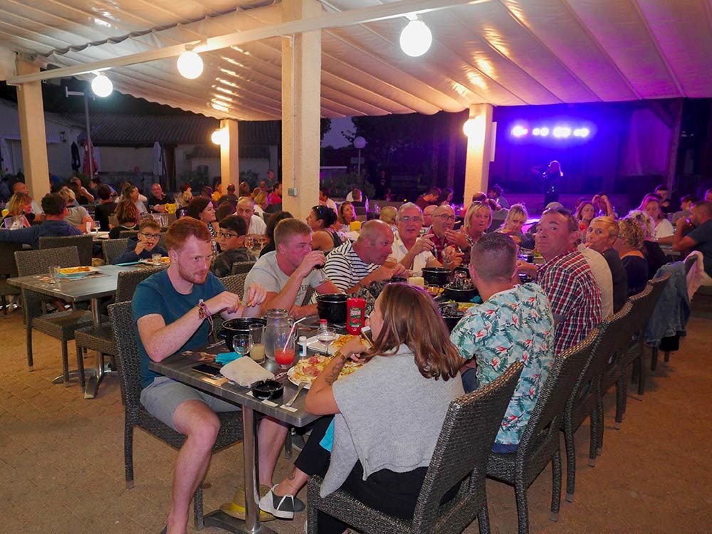 fête au camping familial en Ardèche