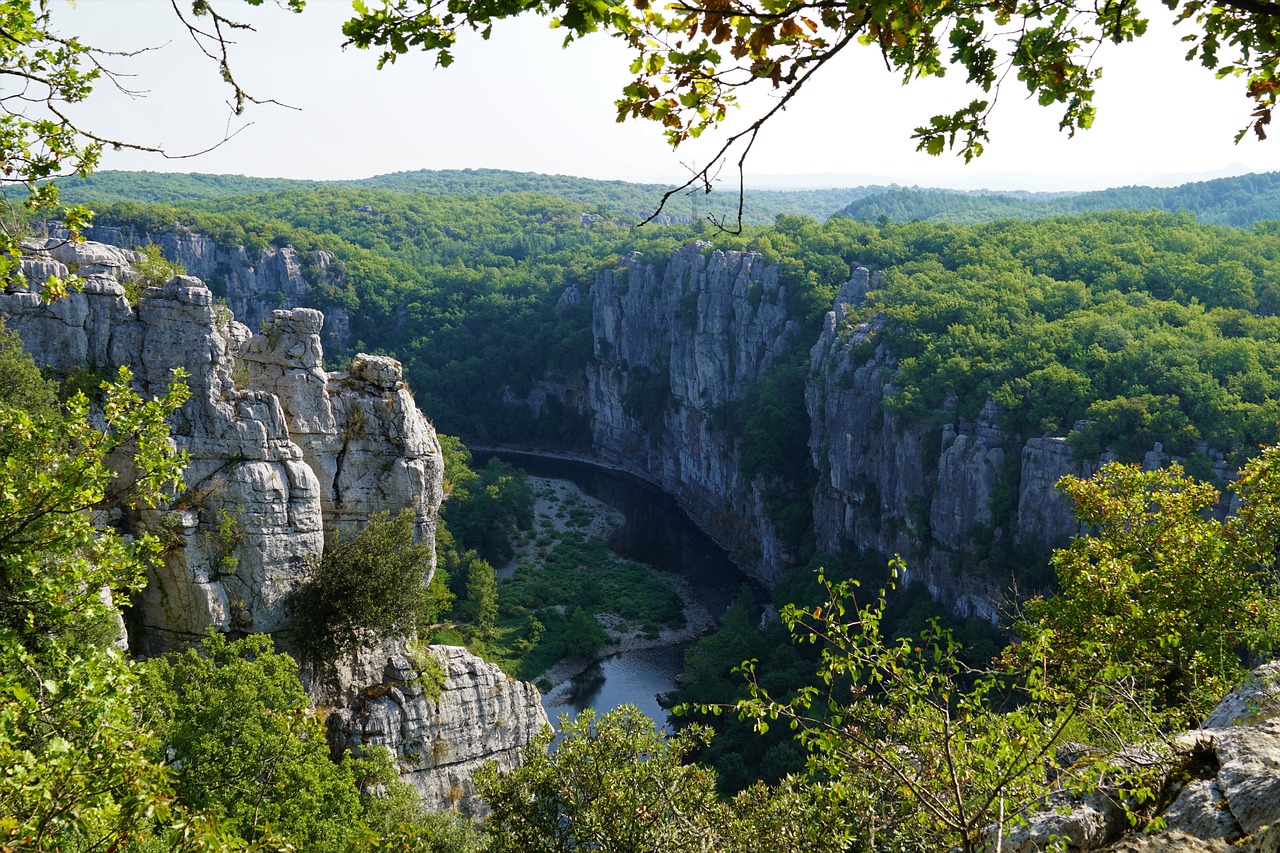 Vallée de l'Ardèche près de La Rouveyrolle