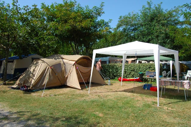 Tente au camping la Rouveyrolle