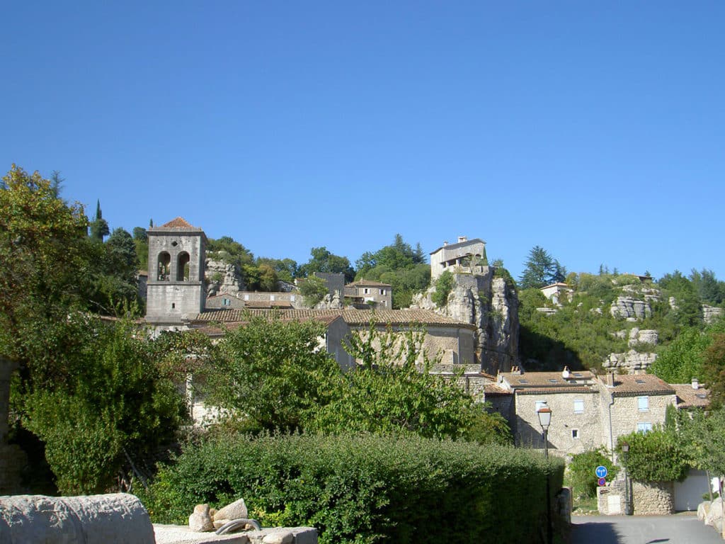 Ville de Berrias et Casteljau près du camping