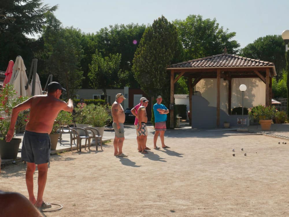 terrain de pétanque au camping en Ardèche