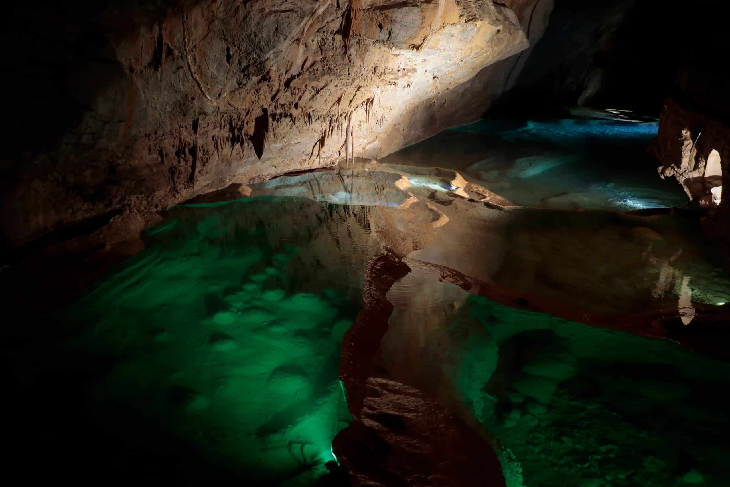 grotte en ardèche près de notre camping